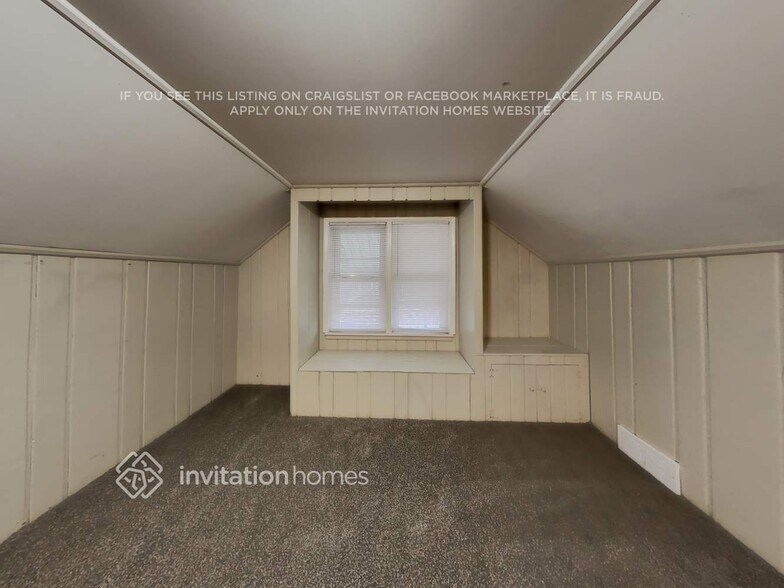 Building Photo - 5604 23rd Ave S