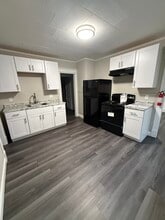 Building Photo - 46 Mooreland St