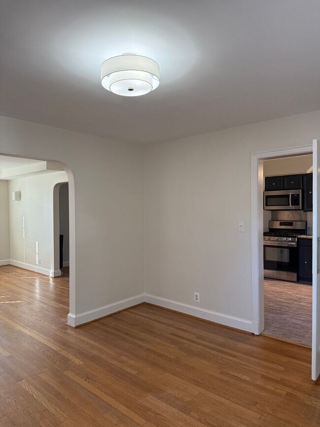 Building Photo - Discover comfort and convenience in charming North Michigan Park!