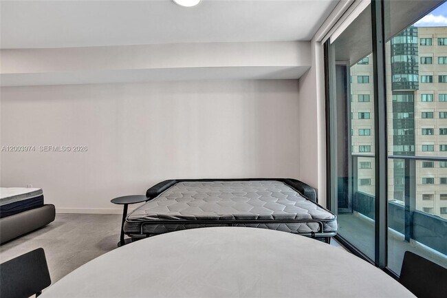 Building Photo - 121 NE 5th St