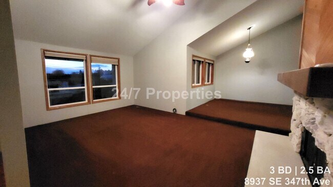 Building Photo - Not-So-Boring Living - 3BD Home with a View of Mt. Hood