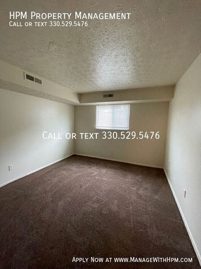 Building Photo - 841 SilverMeadow 102-