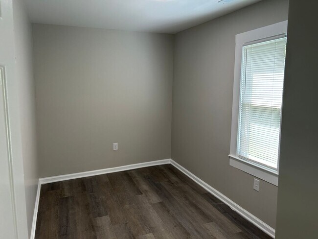 Building Photo - 412 W Twenty-Seventh St