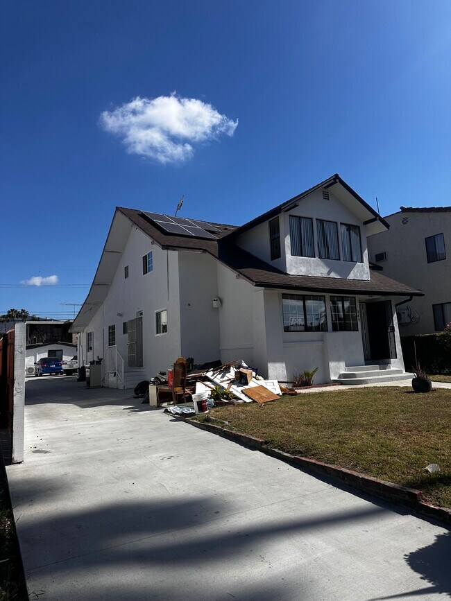Building Photo - 349 W Lomita Ave