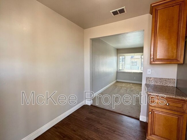 Building Photo - 2321 Brant St