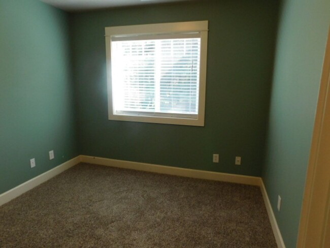 Building Photo - 4Bd/2.5Ba Two Story House - Available Soon!