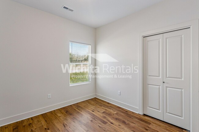 Building Photo - 12868-12868 W Wheatland Ct