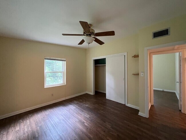 Building Photo - 2002 Chowkeebin Nene