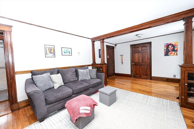 Building Photo - 65 Clifford St