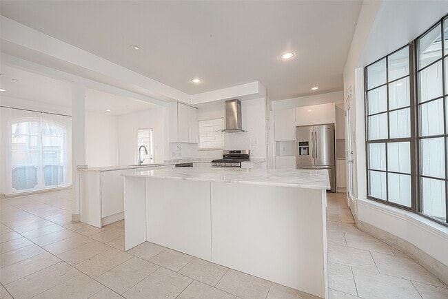 Building Photo - 161 Sage Rd