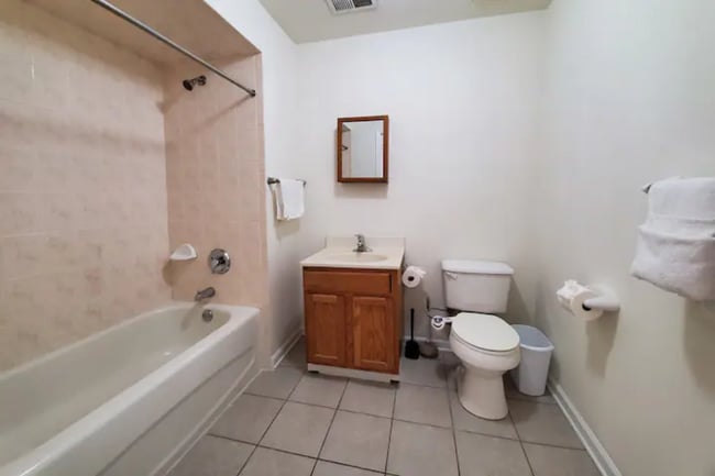 Building Photo - 889 Green St