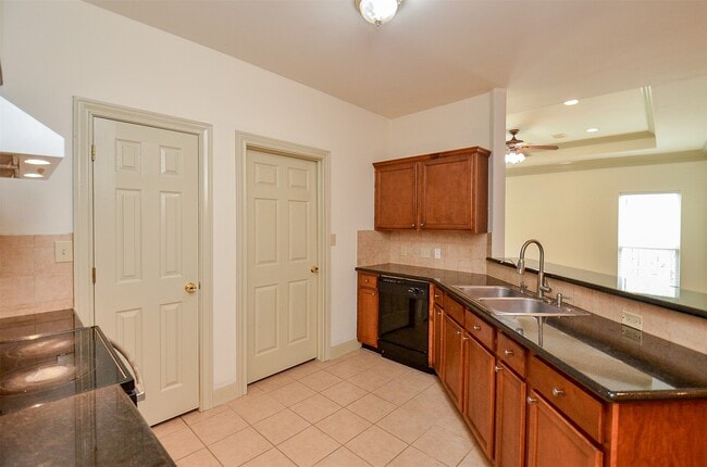 Building Photo - 1414 Southwick St
