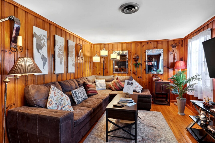 Building Photo - 2349 Ranchland Dr