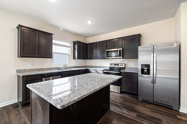 Building Photo - Available on July 10! One level ranch house with 4 bedroom in Raleigh