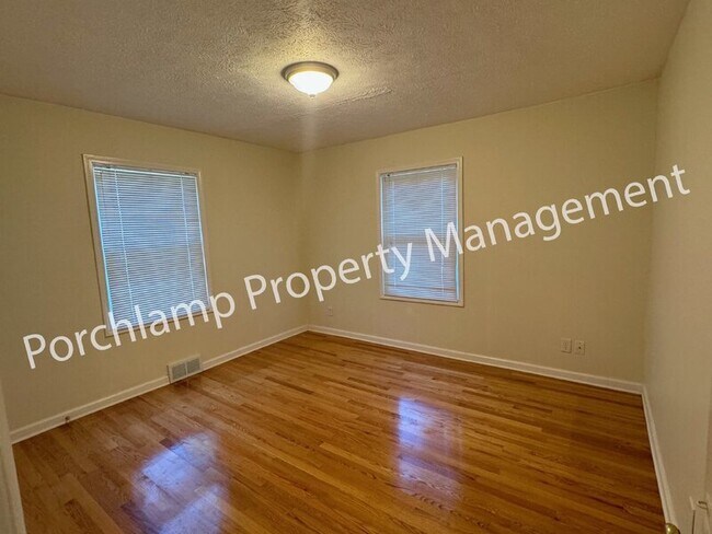 Building Photo - 2615 Coit Ave NE