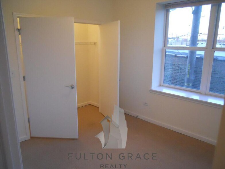 Building Photo - 4217 W Irving Park Rd