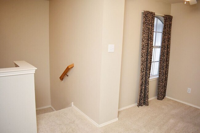 Building Photo - 6866 Amberdale Dr