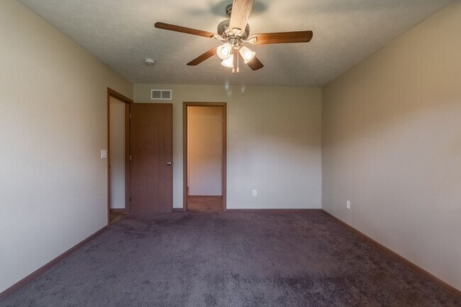 Building Photo - Beautiful Newer Home In South Lincoln