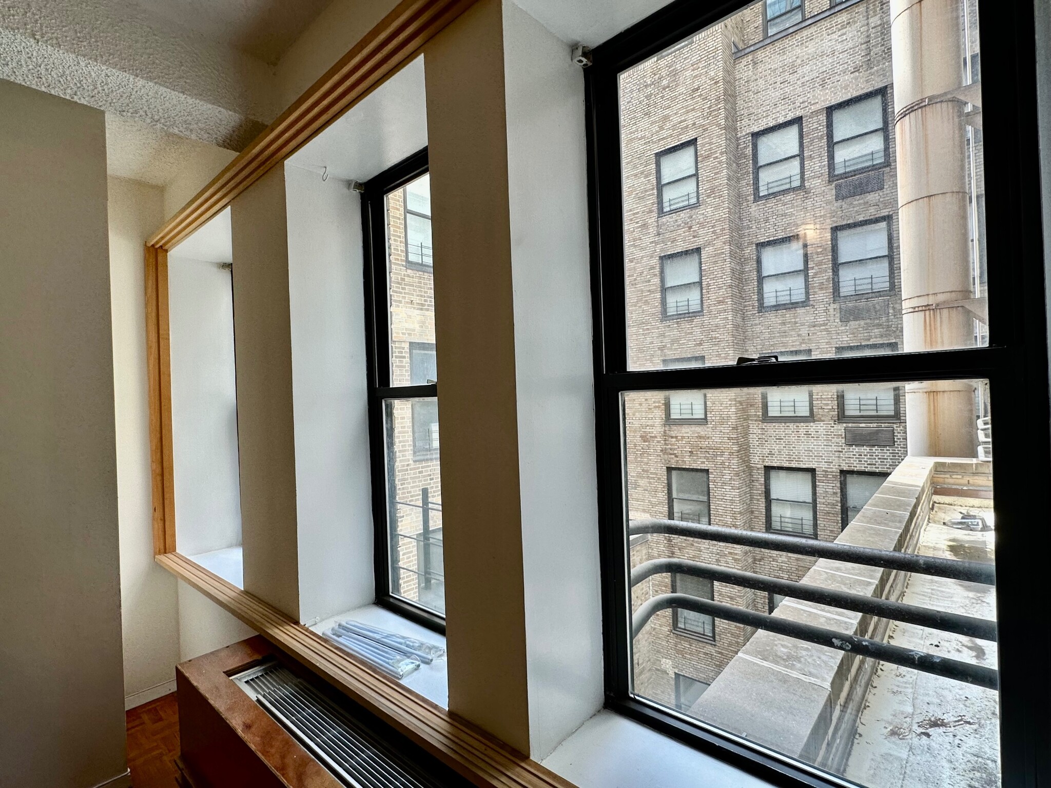Building Photo - 150 W 51st St