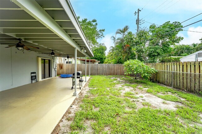 Building Photo - 816 SE 13th Ct