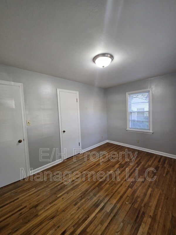 Building Photo - 1128 S Quentin St