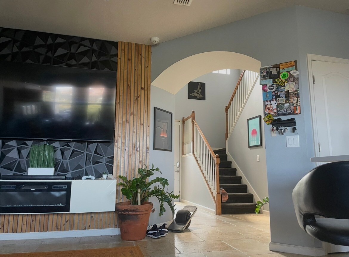 Building Photo - 735 Ventura Dr