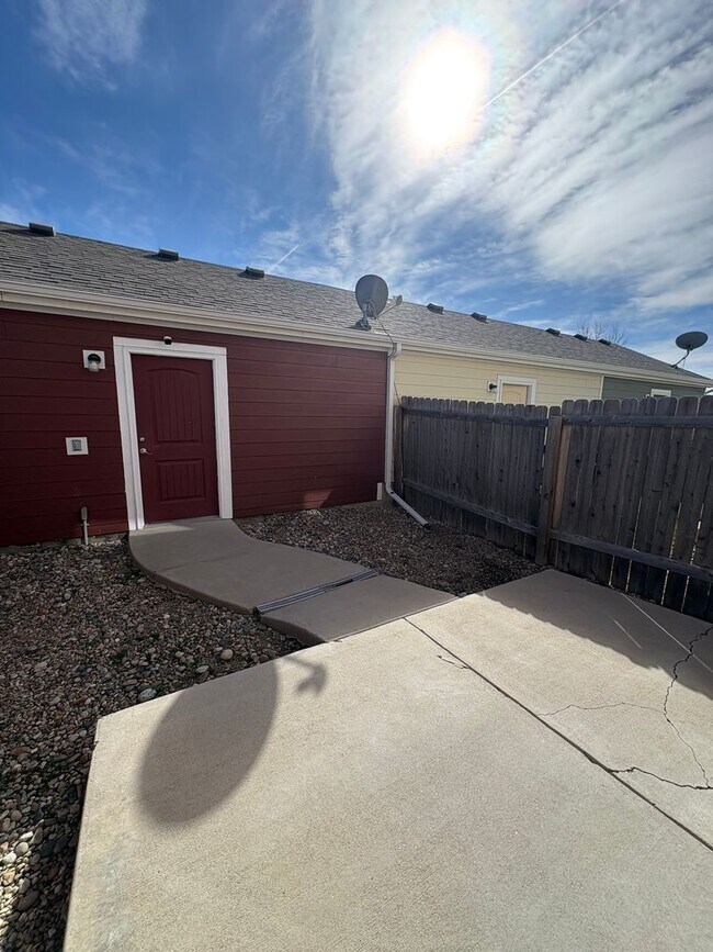 Building Photo - 3 Bedroom 2.5 Bath Townhome  with AC in Lorson Ranch