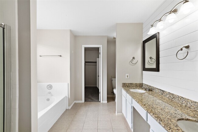 Building Photo - 11410 Meadowchase Dr