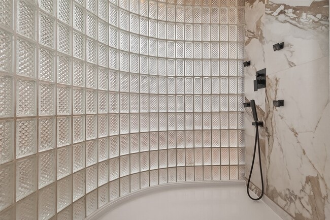 Building Photo - 4910 Waterbeck St