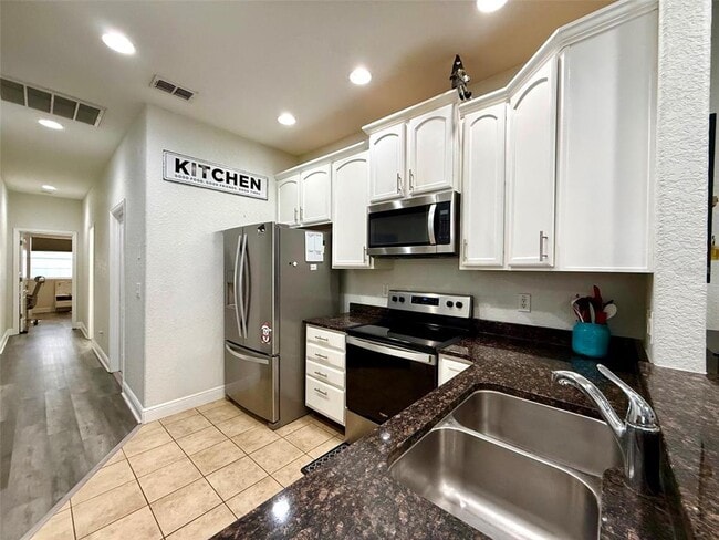Building Photo - 17411 Promenade Dr