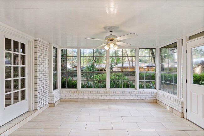 Building Photo - Better Price!  Old Landing 3 Bedroom in Co...