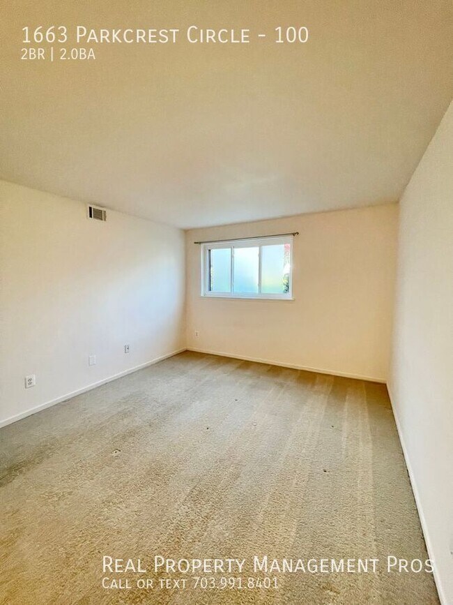 Building Photo - 1663 Parkcrest Cir