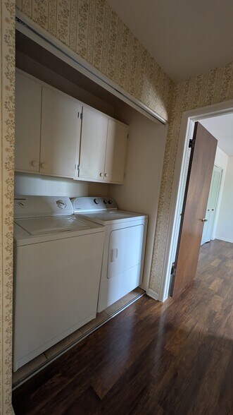 Washer/Dryer included - 715 Mc Clelland Ave