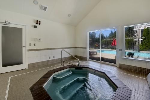 Building Photo - 1 bedroom in Kirkland WA 98034