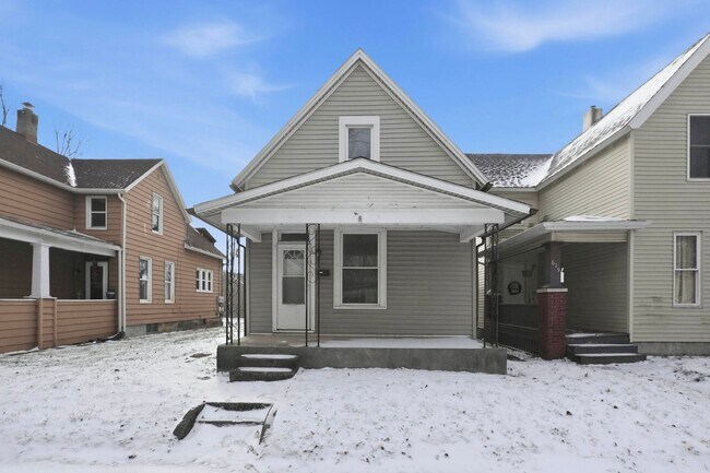 Building Photo - Freshly Renovated 3-Bedroom House - MOVE IN SPECIAL