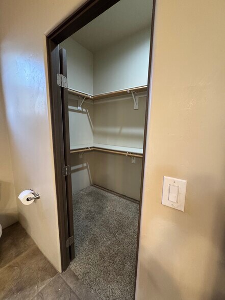 Building Photo - 4600 6th St NW