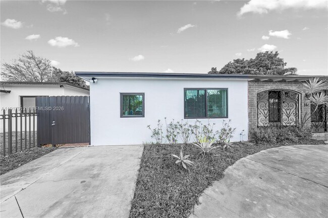 Building Photo - 161 SW 52nd Ct