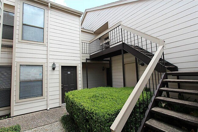 Building Photo - 2277 S Kirkwood Rd