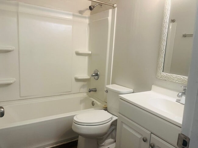 Building Photo - 131 Wall St