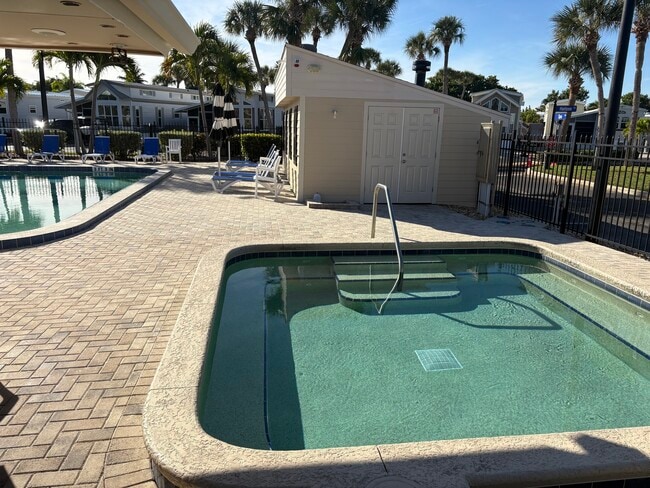 Building Photo - 562 Carousel Ln