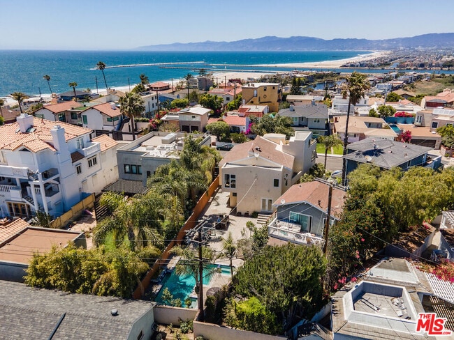 Building Photo - 224 Sunridge St