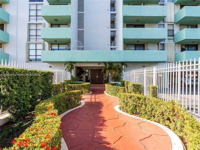 Primary Photo - 1825 W 44th Pl