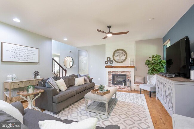 Building Photo - 8061 Side Hill Dr
