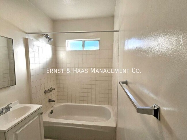 Building Photo - 1145 Linden Ave