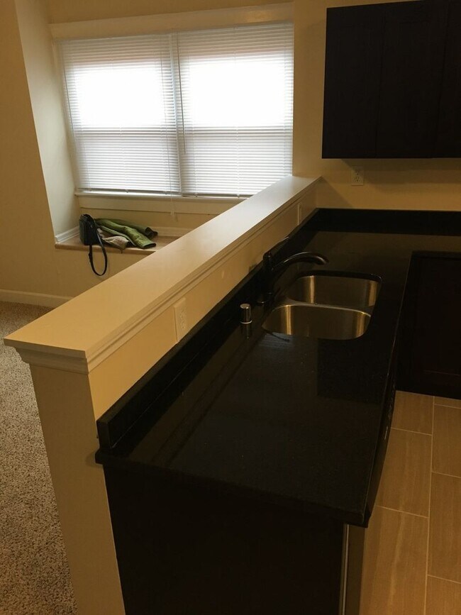 Building Photo - 1445