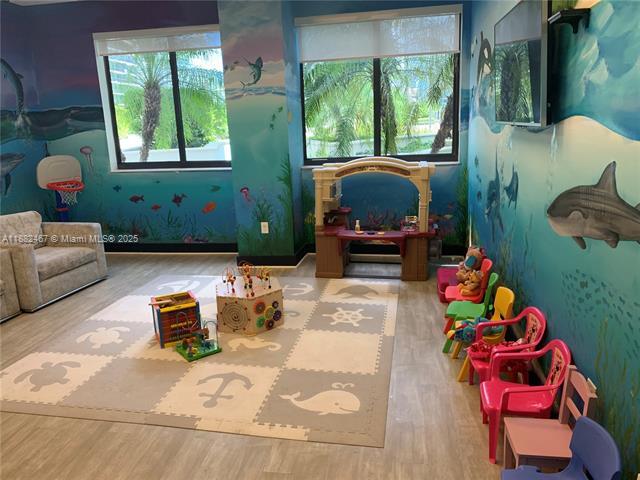 Building Photo - 999 SW 1st Ave