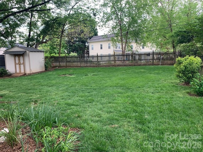 Building Photo - 1130 Cheddington Dr