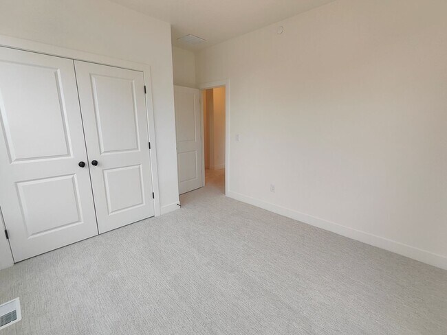 Building Photo - Aspen Ridge Lane #126