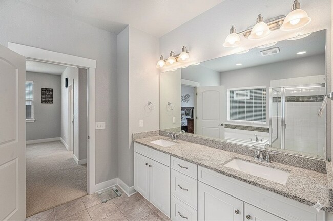 Building Photo - Gorgeous 4 bed 3.5 bath Home Available in Central Park, Denver!