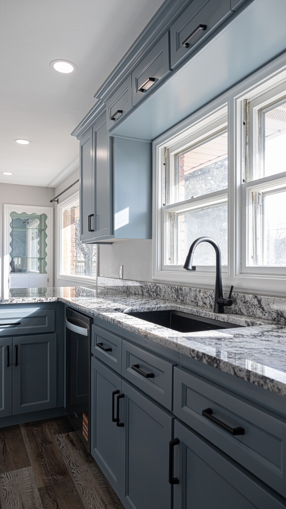 Building Photo - 920 9th St